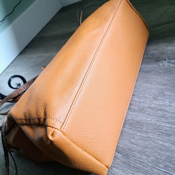 NWT Darcy Marks London Vegan Leather Cognac Shoulder Purse - Picture 5 of 16